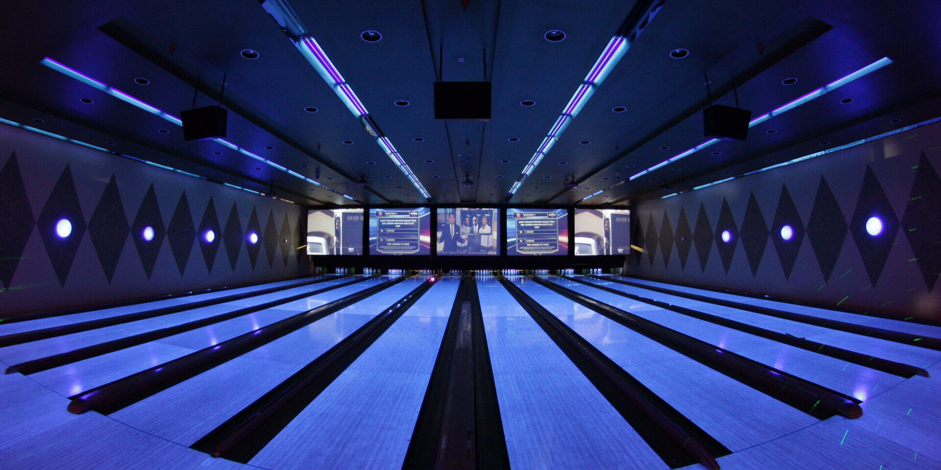 the-bowling-alley_t20_447WmR